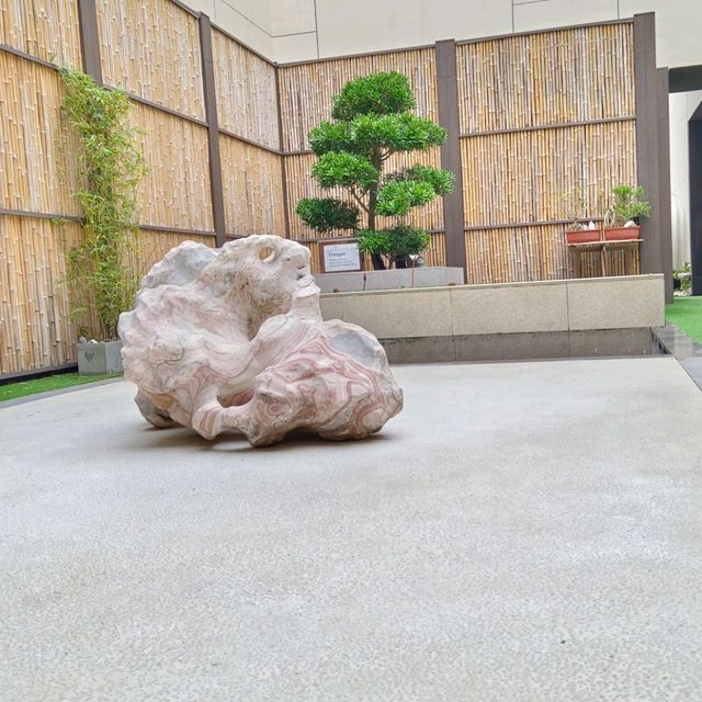 優化之後的日式庭院 , 鯉魚池和假山 , 石頭池...