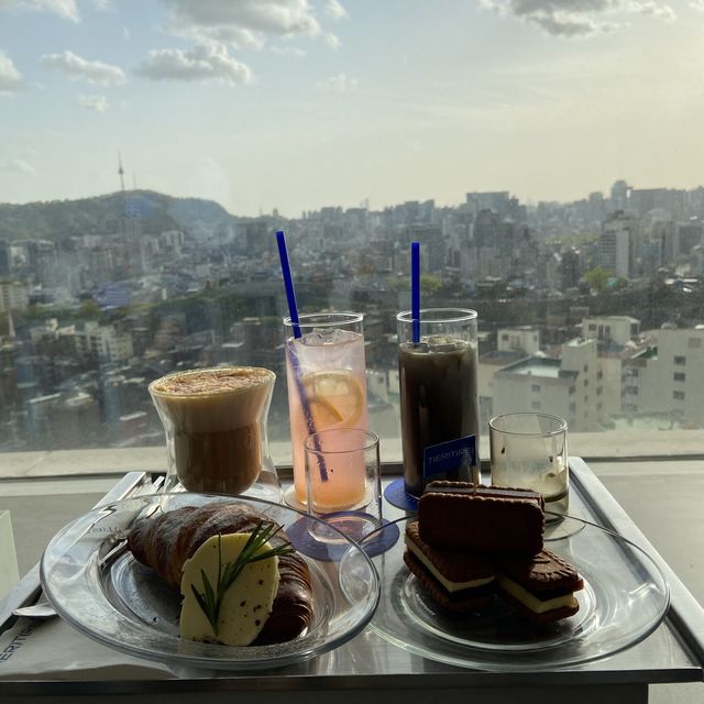남산타워 뷰를 볼 수 있는 테르트르 카페