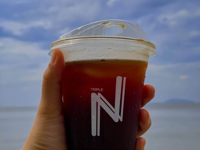 Triple N จิบกาแฟ กินอาหารเช้า ริมหาดบางแสน