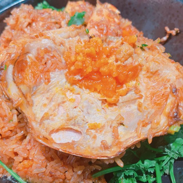 環境方面，餐廳以傳統中菜菜館裝修，夠古色古香，係呢個環境食飯都幾舒服，好適合帶埋屋企人黎開開心心聚下食餐飯~