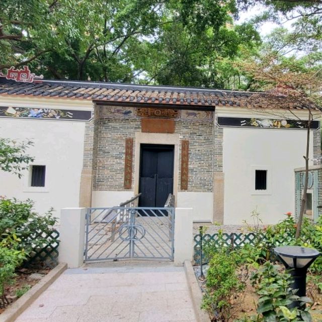Historic buildings in Tak Wah Park