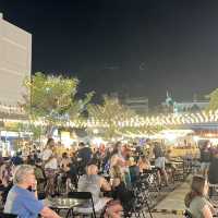 Food market at Ploen RueDee 