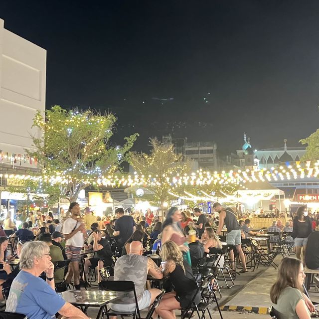 Food market at Ploen RueDee 