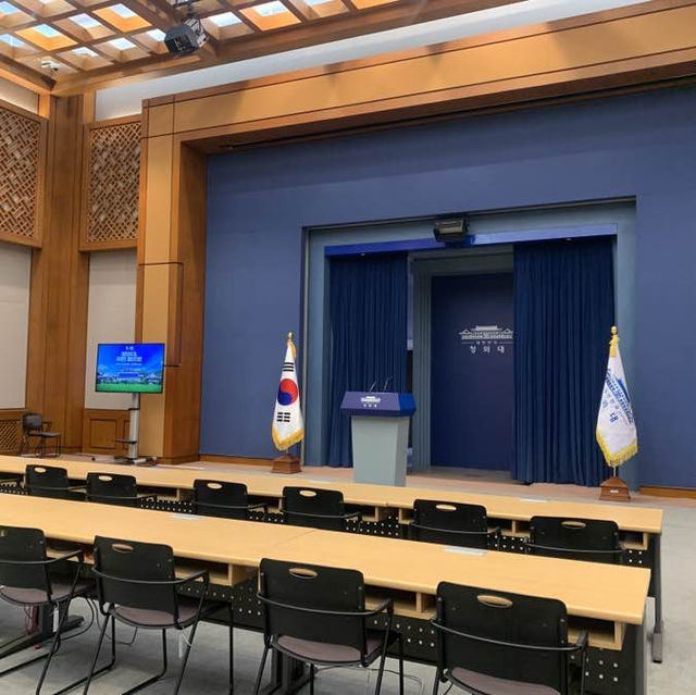 대한민국 대통령의 집무실 및 관저가 있는, 청와대