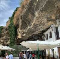 🪨 UNUSUAL Town under a BIG Rock‼️🏠🪨 