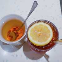 收工約埋閨蜜去貓貓cafe，忙咗成個星期終於可以唞吓，坐低食嘢傾吓偈，又可以玩貓貓，治癒感一流！
