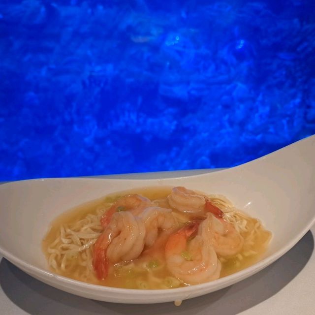 水族館主題高級餐廳🐟🐠邊食邊睇魚😍午餐美食分享👍