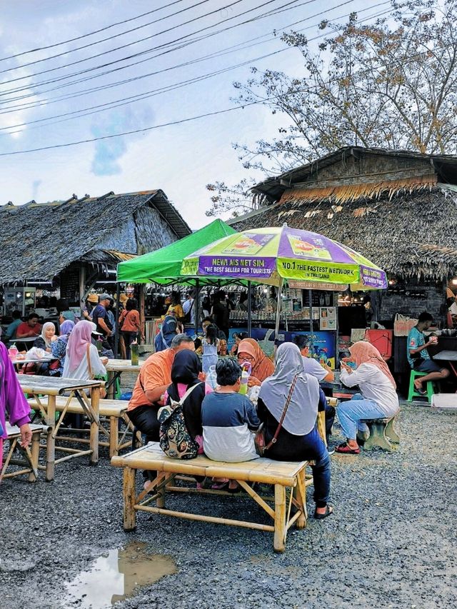 A wonderful evening @ Khlong Hae Floating Market