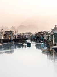 Explore the scenic fishing village of Tai O in Hong Kong! 📷