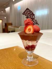【福岡カフェ】靴を脱いで小上がりに上がってくつろぐ｢茶の間スタイル｣