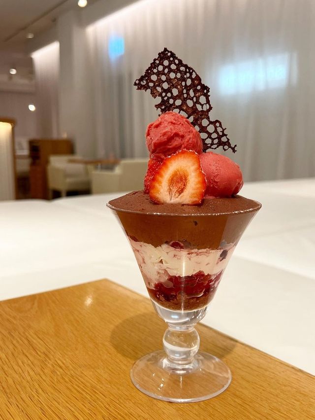 【福岡カフェ】靴を脱いで小上がりに上がってくつろぐ｢茶の間スタイル｣