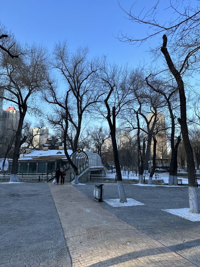 Zhaolin Park; Free attraction in Central City