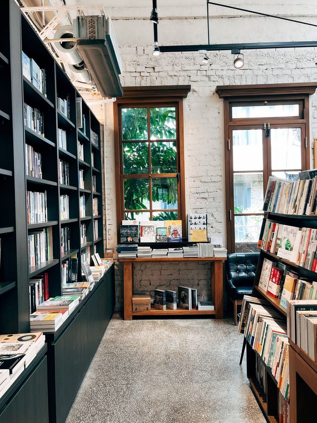☕️台北美食探店 X 浮光 BOOKS CAFE 老宅裡的咖啡廳