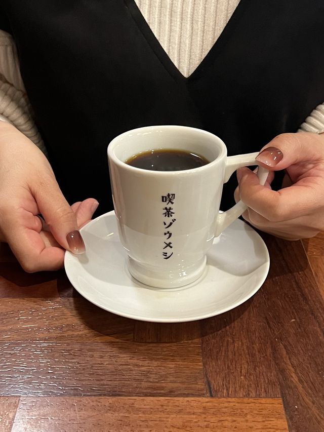 【名古屋カフェ】古き良き雰囲気の喫茶店でクリームソーダを楽しむ