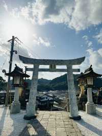 【佐賀観光】有田焼の鳥居が目を引く⛩運が良ければ鳥居の前を通る電車を見られるかも🚃