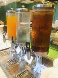 觀塘巧明街Holiday inn酒店2樓Cafe半自助餐，人均價格$130
