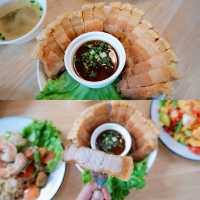 ร้านใส่นม ระยอง มีอาหารคาวและขนมหวาน แนะนำเลย