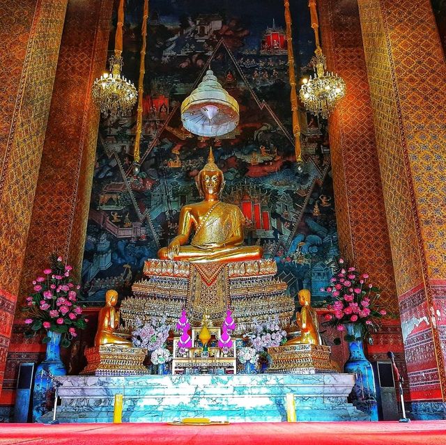 สักการะพระพุทธไตรรัตนนายก ซำปอกง ที่วัดกัลยาณ์