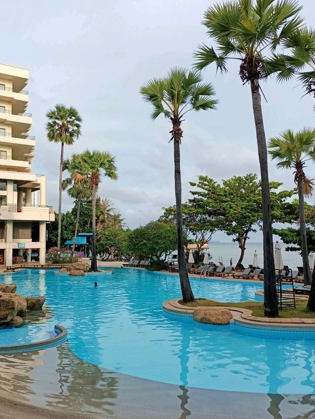 รีสอร์ทสระว่ายน้ำสวยติดชายหาด