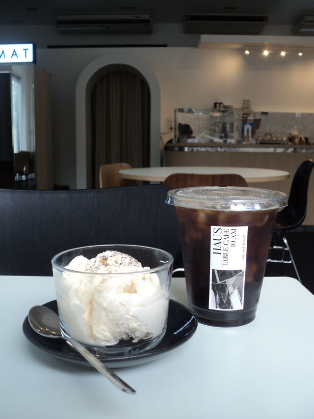 Haustable Cafe ☕️ บางแสน 