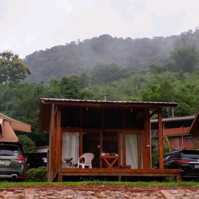 ที่พักสะปัน  ติดแม่น้ำ  ล้อมภูเขา