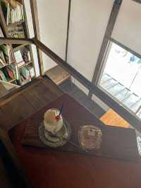 오사카 10년차 최애 북카페📚 <awaiya books>