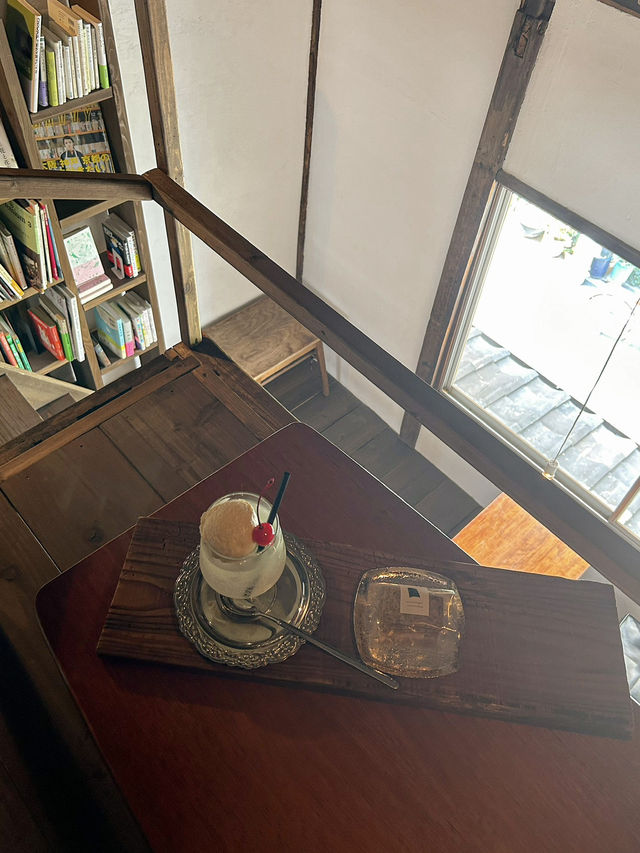 오사카 10년차 최애 북카페📚 <awaiya books>