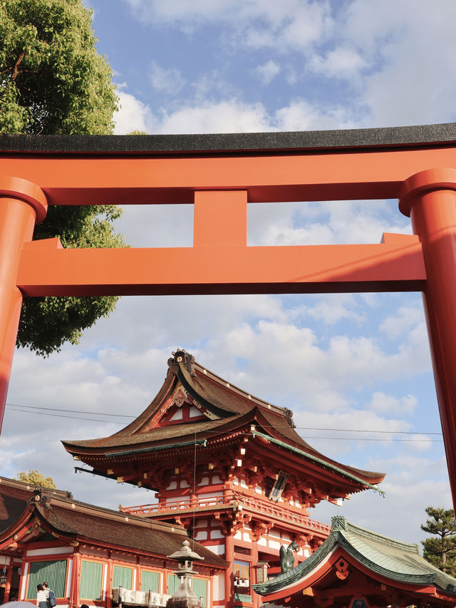 ✈️日本京都走進看不到盡頭的鳥居神社🤎