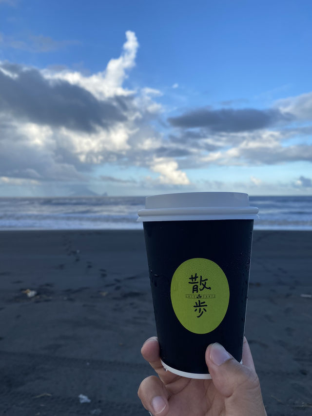 可瞭望龜山島的秘境海灘《壯圍海岸》