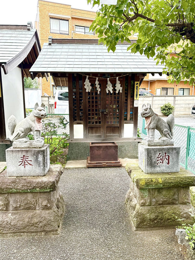 【東京都】白い狐の霊石を祀る神社