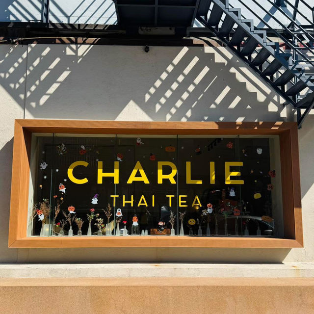 Charlie ชาร์ลี Thai Tea