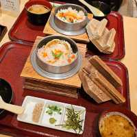 [北海道 新千歳空港]空港で食べる北海道釜飯[北海釜めし 海鮮銀しゃり ふく亭 新千歳空港店]
