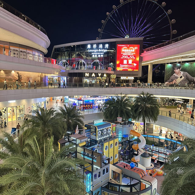 Popular entertainment and shopping area in ShenZhen Popular entertainment and shopping area in ShenZhen