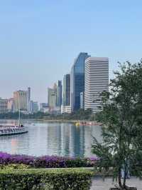 "城市綠洲：曼谷班嘉奇蒂公園的寧靜之美"