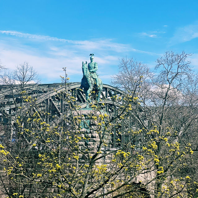 A Cologne Adventure: Love , Locks, and Cobblestones