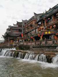 🇨🇳 Enchanting Nights in Fenghuang: A River of Reflections