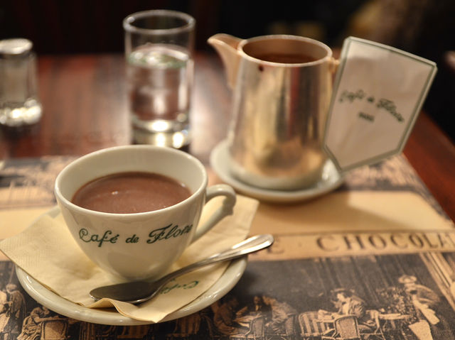A Classic Parisian Morning at Café de Flore☕️