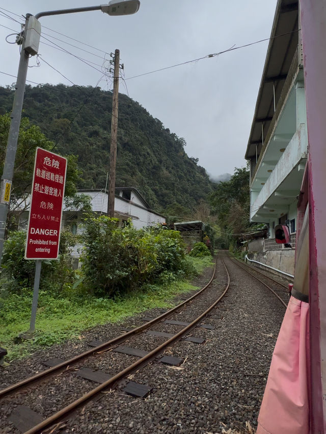 Wulai Scenic Train: A Tranquil Journey Through Lush Mountains and Stunning Landscapes