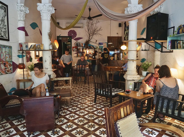 Chill Vibes & Tasty Curry at The Hanoi Social Club