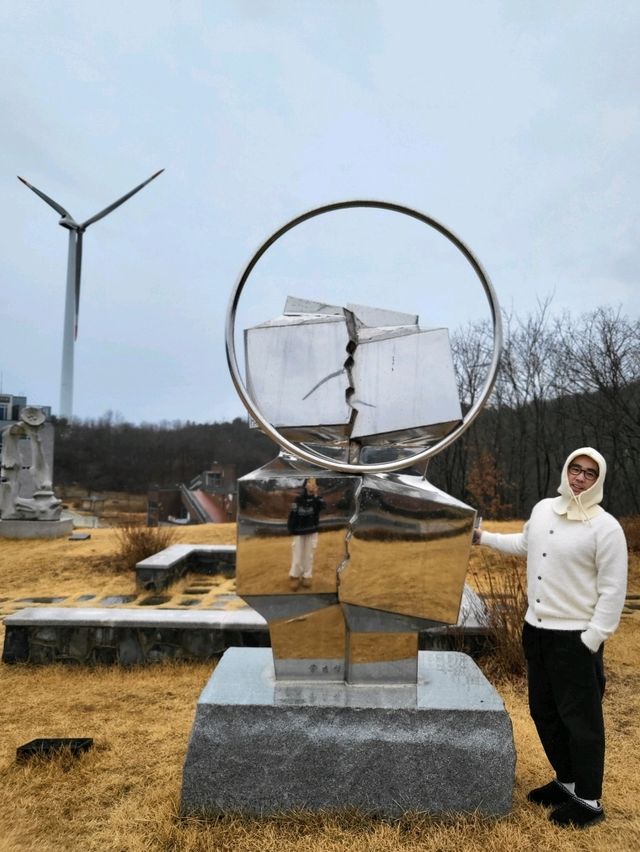 독특한 작품들이 전시된 영덕 조각공원