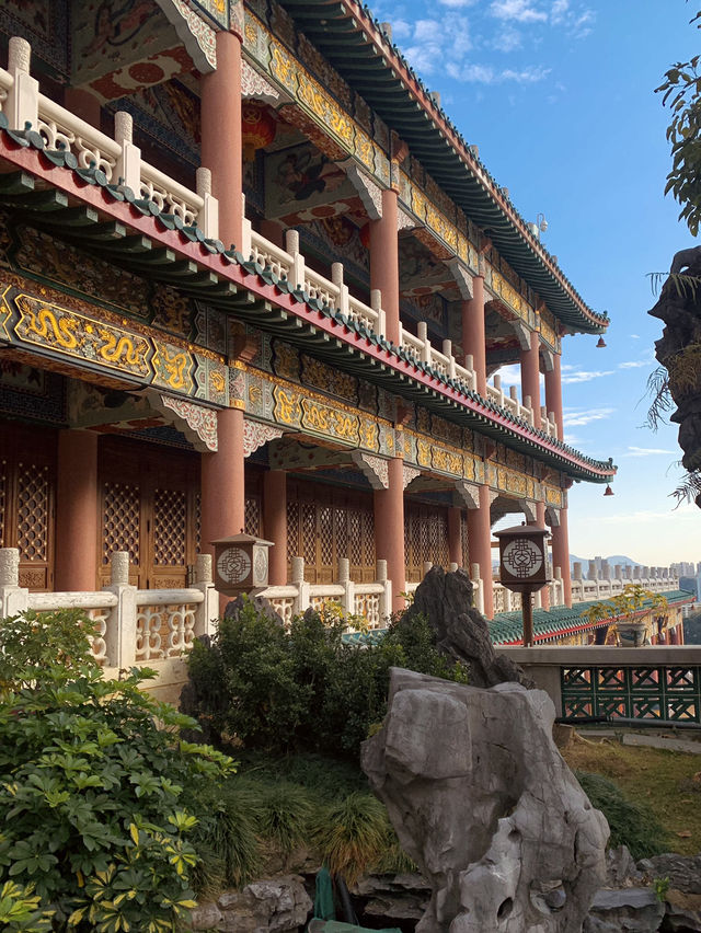 Guide to visiting the Underrated Yuen Yuen temple