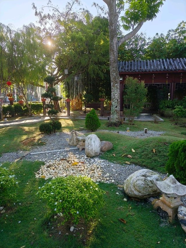 Experiencing the Charm of China-Malaysia Friendship Garden
