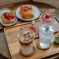 BASKET - coffee and croissant 🥐 