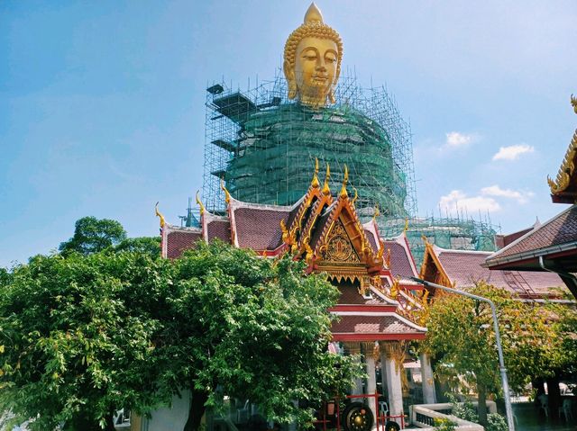 泰國曼谷市中心湄南河畔坐BTS天鐵古跡皇家寺廟一日遊行程，地標性金色大佛雕像，適合打卡拍照📸