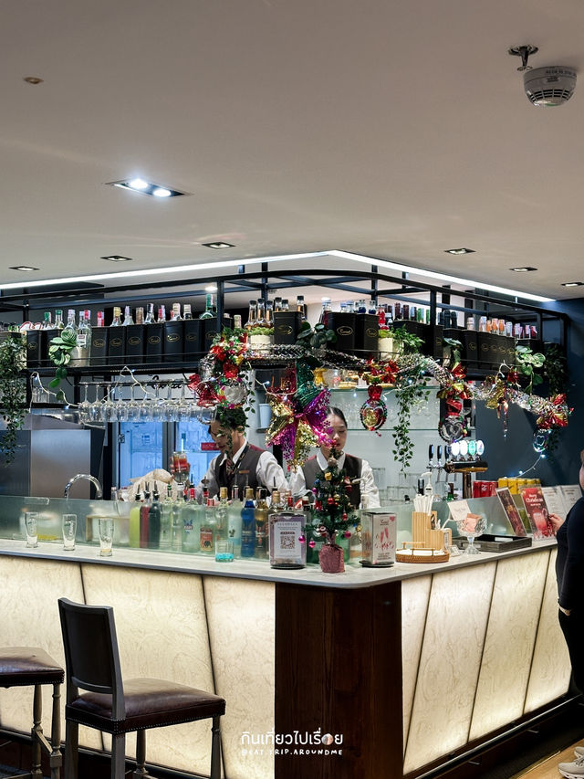 The Coral Lounge นั่งชิลก่อนขึ้นเครื่อง อาหารอร่อย