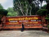 เล่นน้ำมรกตที่น้ำตกเอราวัณ