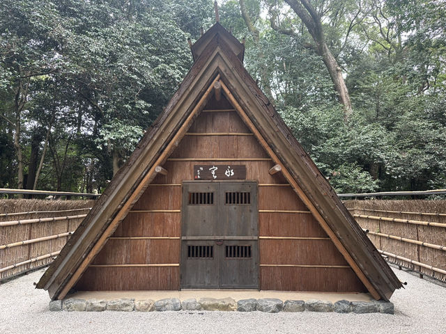 四季變幻中的靈性之旅：探訪京都賀茂御祖神社與其季節御守