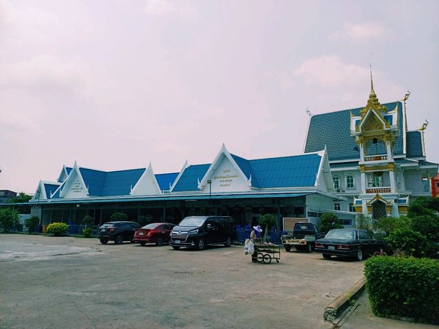 泰國曼谷湄南河畔著名古跡皇家寺廟景點：Wat Ta Klam，藍白色寺廟，適合打卡拍照📸冥想