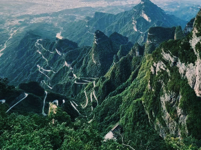 “ประตูสวรรค์” เขาเทียนเหมิน (Tianmen Mountain)