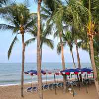 พักร้อน เล่นน้ำ หาดพัทยา